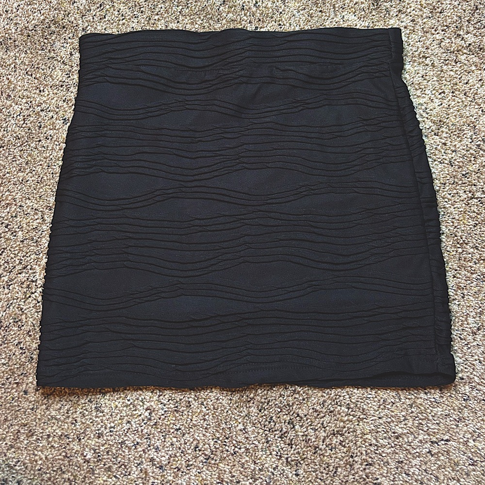 Elegant Black Textured Mini Skirt